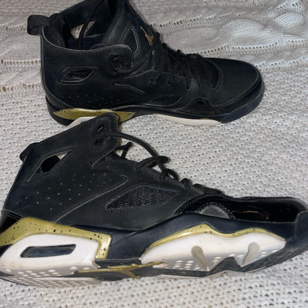 black and gold jordans